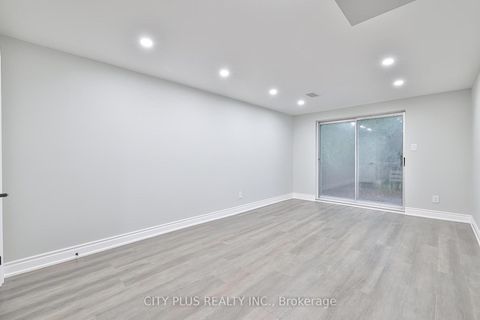 Photo 31 at 23 Reiber Crescent, Steeles, Toronto