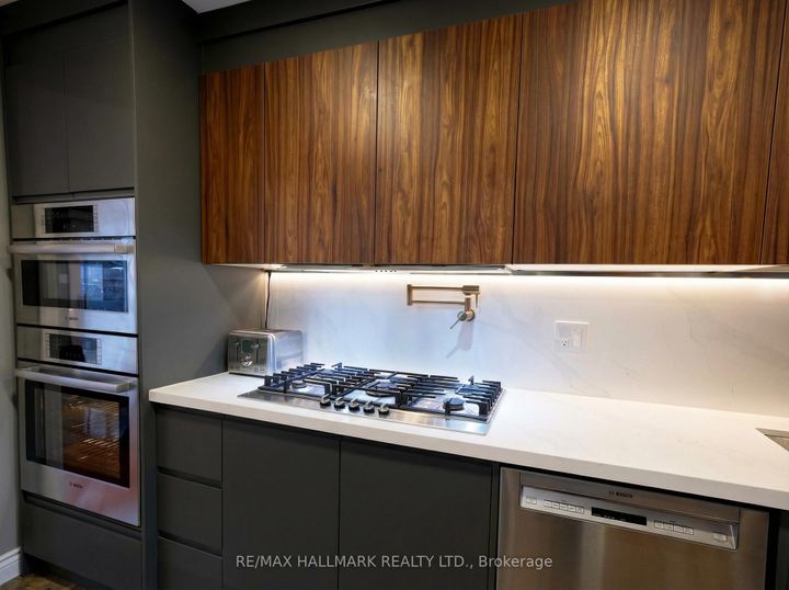 Photo 3 at 27 Constellation Crescent, Observatory, Richmond Hill