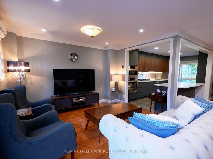 Photo 4 at 27 Constellation Crescent, Observatory, Richmond Hill