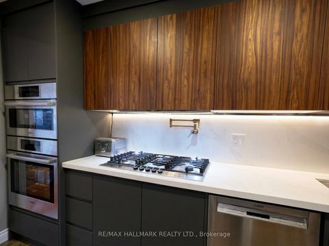 Photo 3 at 27 Constellation Crescent, Observatory, Richmond Hill