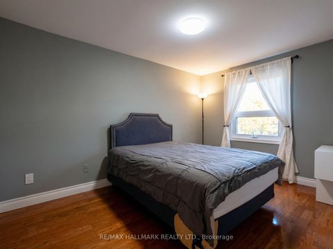 Photo 9 at 27 Constellation Crescent, Observatory, Richmond Hill