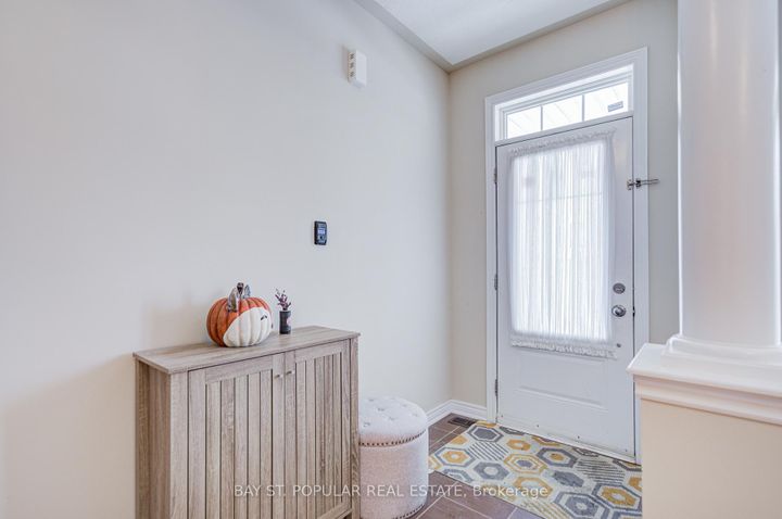 Photo 5 at 142 Betony Drive, Oak Ridges, Richmond Hill