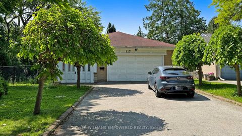 Photo 2 at 117 Arjay Crescent, York Mills, Toronto