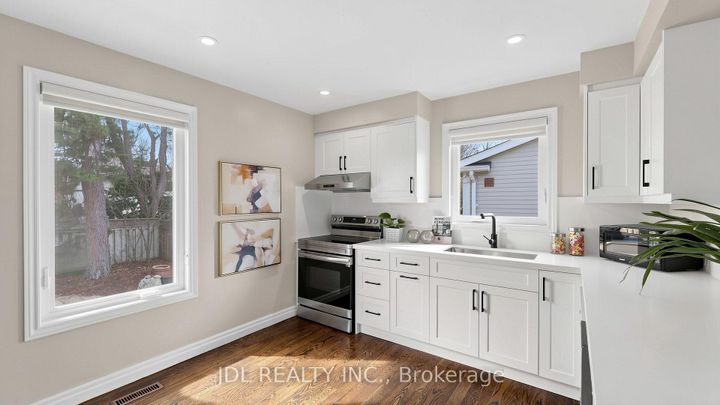 Photo 10 at 16 Breckonwood Crescent, Willowbrook, Markham