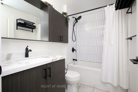 Photo 9 at 901 - 3700 Highway 7 Road, Vaughan Corporate Centre, Vaughan