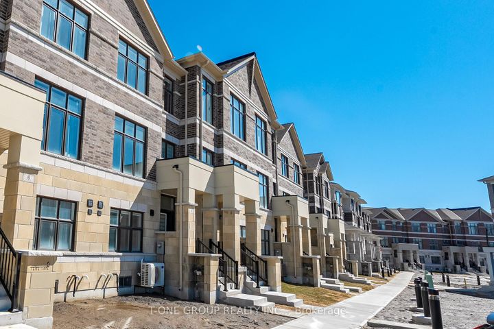 Photo 1 at 8 Seine Lane, Rural Richmond Hill, Richmond Hill