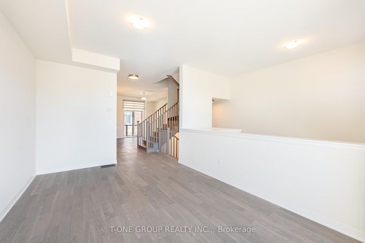 Photo 6 at 8 Seine Lane, Rural Richmond Hill, Richmond Hill