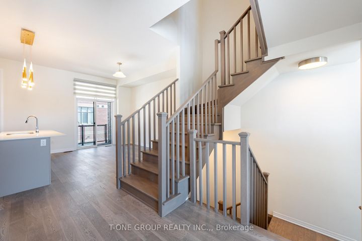 Photo 8 at 8 Seine Lane, Rural Richmond Hill, Richmond Hill