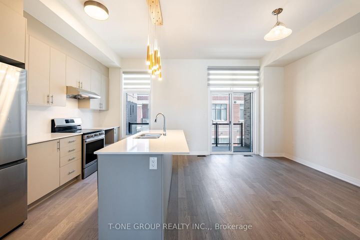 Photo 9 at 8 Seine Lane, Rural Richmond Hill, Richmond Hill