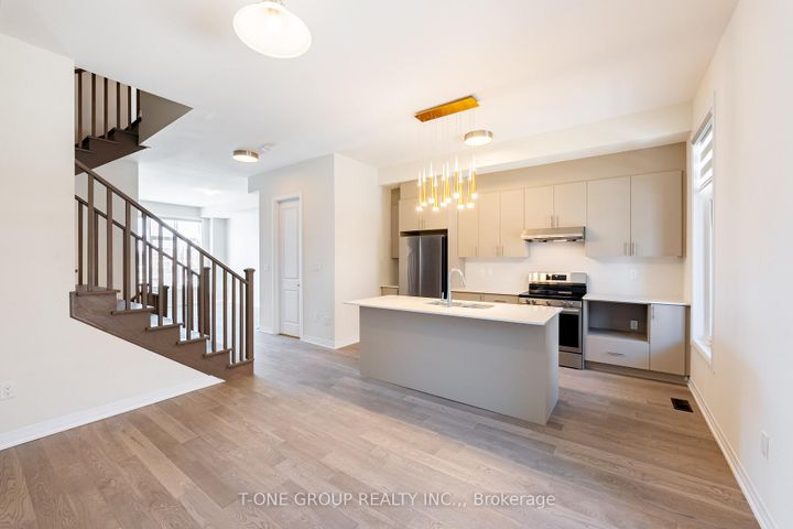 Photo 10 at 8 Seine Lane, Rural Richmond Hill, Richmond Hill