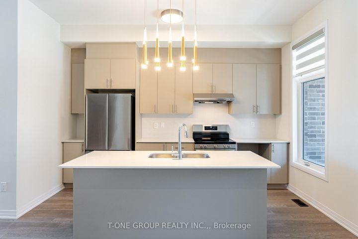 Photo 11 at 8 Seine Lane, Rural Richmond Hill, Richmond Hill