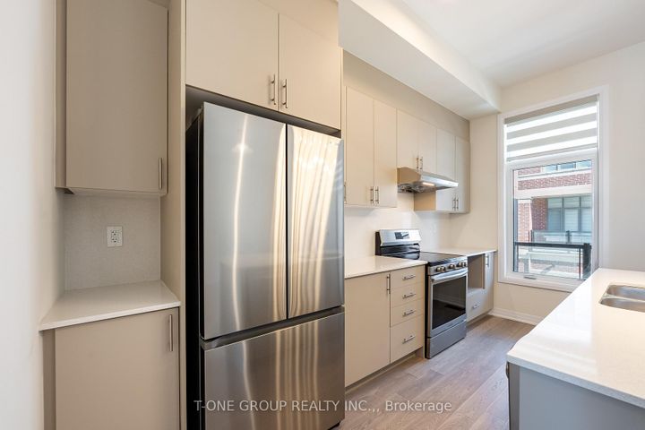 Photo 12 at 8 Seine Lane, Rural Richmond Hill, Richmond Hill