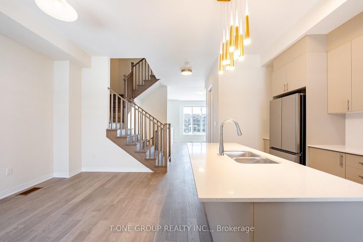 Photo 13 at 8 Seine Lane, Rural Richmond Hill, Richmond Hill