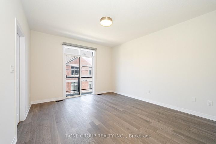 Photo 16 at 8 Seine Lane, Rural Richmond Hill, Richmond Hill