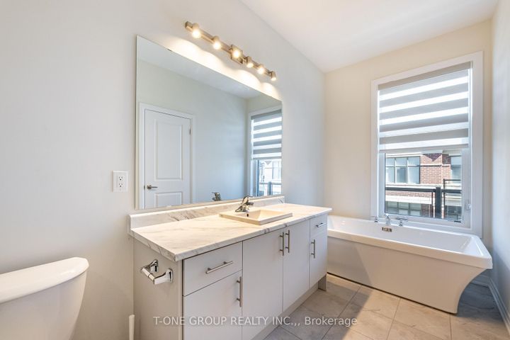 Photo 19 at 8 Seine Lane, Rural Richmond Hill, Richmond Hill