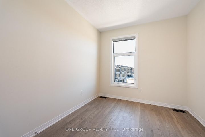 Photo 24 at 8 Seine Lane, Rural Richmond Hill, Richmond Hill