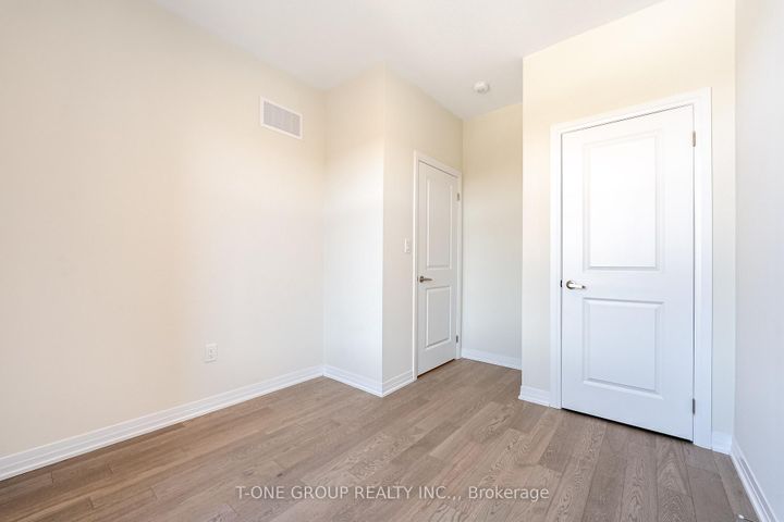 Photo 25 at 8 Seine Lane, Rural Richmond Hill, Richmond Hill