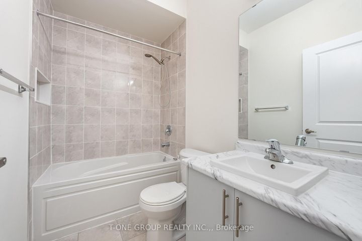 Photo 26 at 8 Seine Lane, Rural Richmond Hill, Richmond Hill