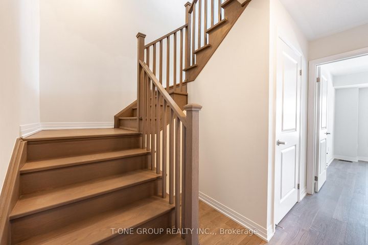 Photo 27 at 8 Seine Lane, Rural Richmond Hill, Richmond Hill