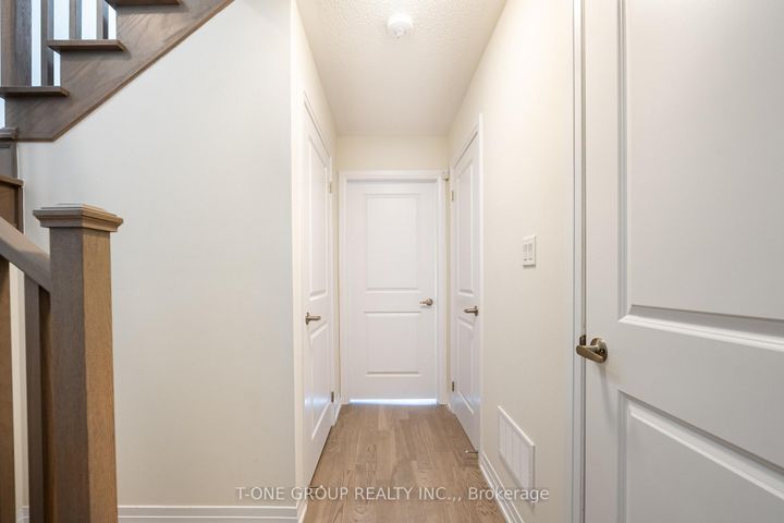 Photo 28 at 8 Seine Lane, Rural Richmond Hill, Richmond Hill