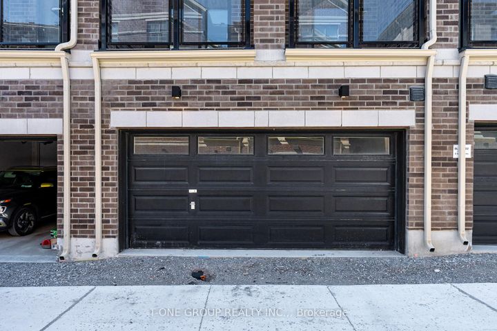 Photo 33 at 8 Seine Lane, Rural Richmond Hill, Richmond Hill