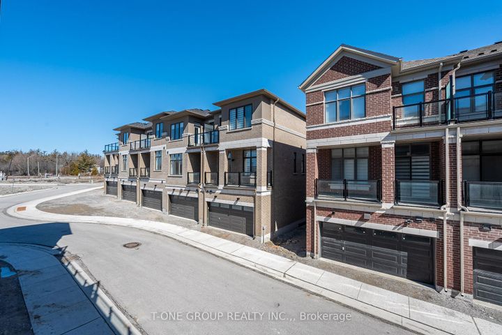 Photo 35 at 8 Seine Lane, Rural Richmond Hill, Richmond Hill