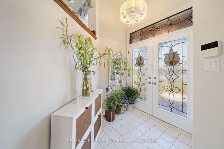 Photo 2 at 27 Suncrest Drive, Brampton West, Brampton