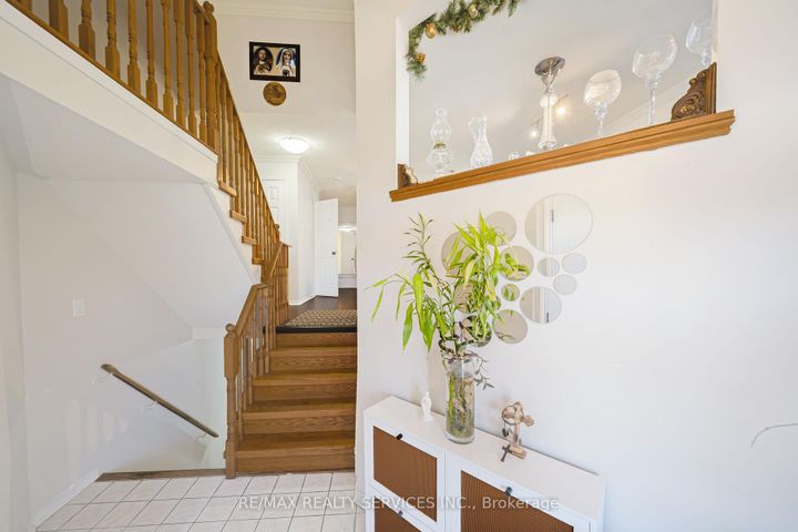 Photo 3 at 27 Suncrest Drive, Brampton West, Brampton