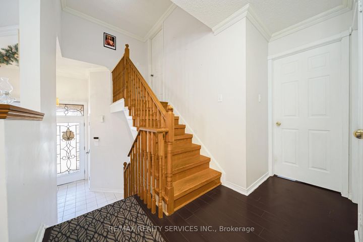 Photo 5 at 27 Suncrest Drive, Brampton West, Brampton