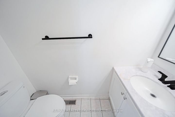 Photo 6 at 27 Suncrest Drive, Brampton West, Brampton