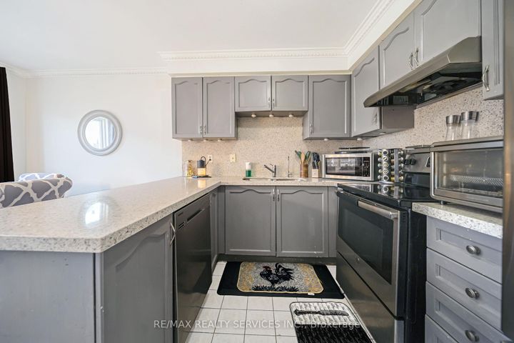 Photo 16 at 27 Suncrest Drive, Brampton West, Brampton