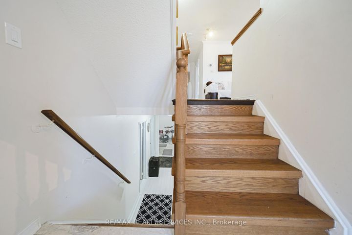 Photo 22 at 27 Suncrest Drive, Brampton West, Brampton