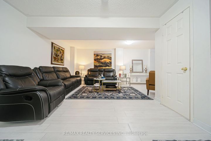 Photo 36 at 27 Suncrest Drive, Brampton West, Brampton