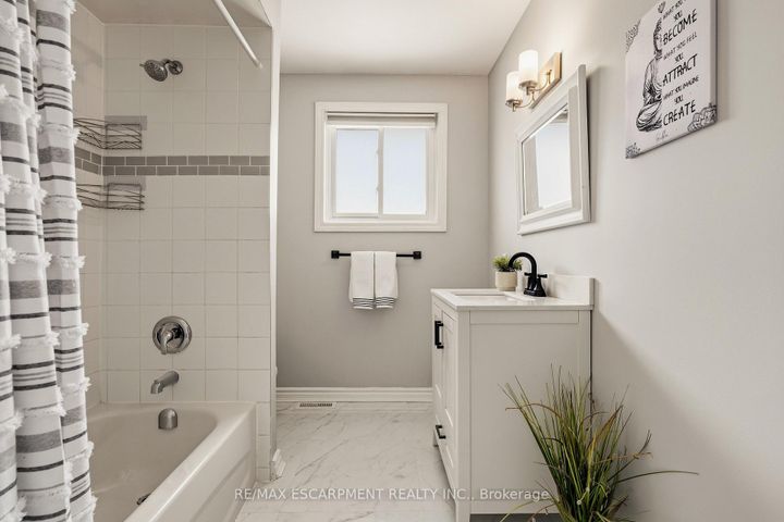 Photo 6 at 777 Hillcrest Road, West Shore, Pickering