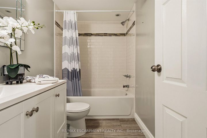 Photo 7 at 777 Hillcrest Road, West Shore, Pickering