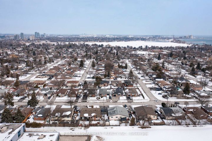 Photo 31 at 777 Hillcrest Road, West Shore, Pickering