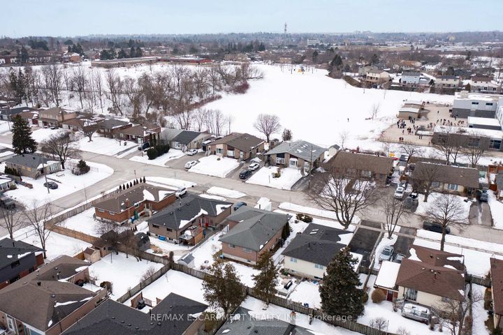 Photo 32 at 777 Hillcrest Road, West Shore, Pickering