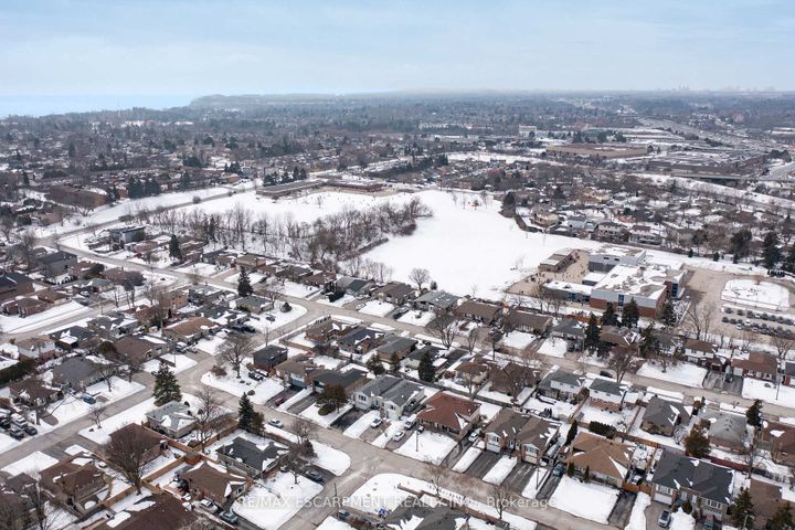 Photo 34 at 777 Hillcrest Road, West Shore, Pickering