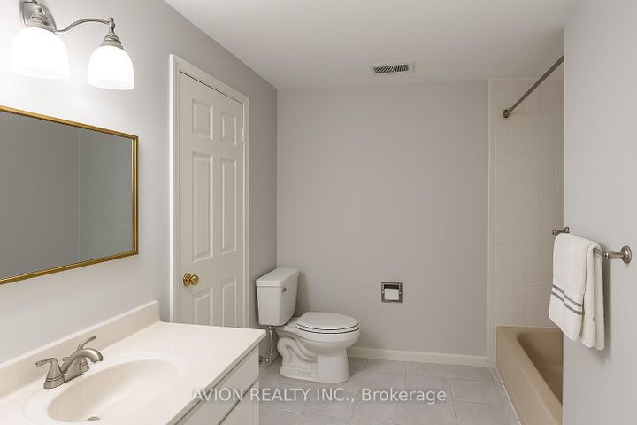 Photo 8 at 2 - 5536 Montevideo Road, Meadowvale, Mississauga