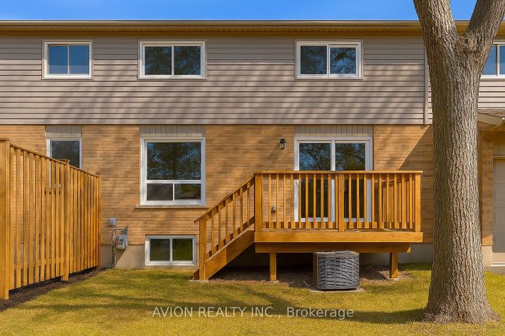 Photo 9 at 2 - 5536 Montevideo Road, Meadowvale, Mississauga