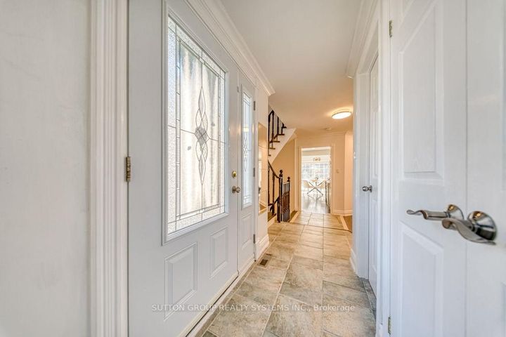 Photo 4 at 7205 Danton Promenade, Meadowvale, Mississauga