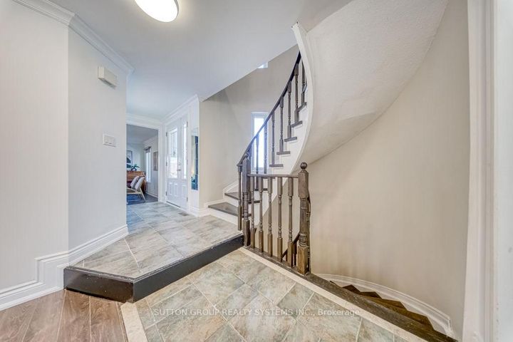 Photo 5 at 7205 Danton Promenade, Meadowvale, Mississauga