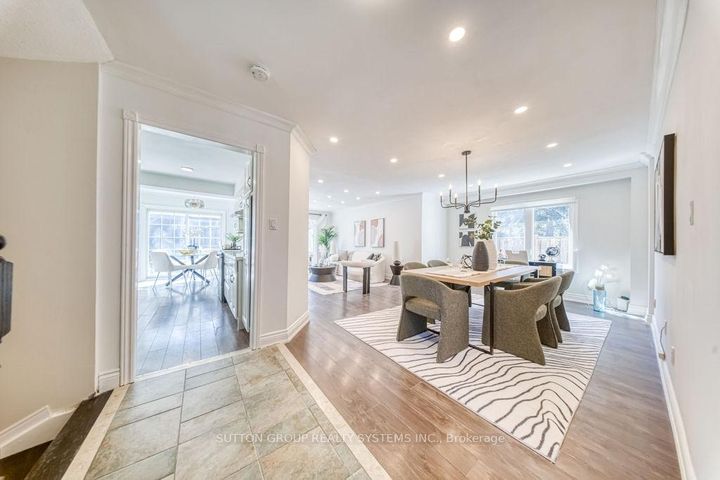 Photo 6 at 7205 Danton Promenade, Meadowvale, Mississauga