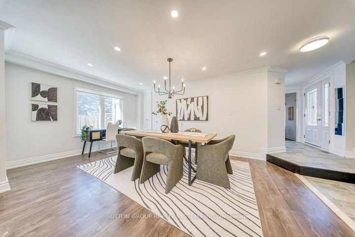 Photo 7 at 7205 Danton Promenade, Meadowvale, Mississauga