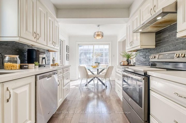 Photo 10 at 7205 Danton Promenade, Meadowvale, Mississauga