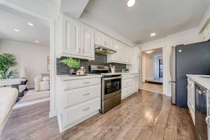 Photo 11 at 7205 Danton Promenade, Meadowvale, Mississauga