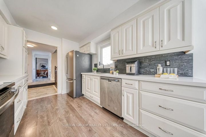 Photo 12 at 7205 Danton Promenade, Meadowvale, Mississauga