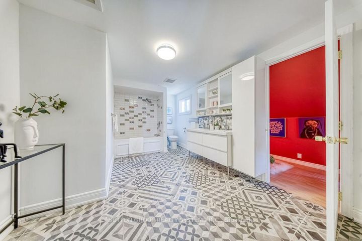 Photo 20 at 7205 Danton Promenade, Meadowvale, Mississauga