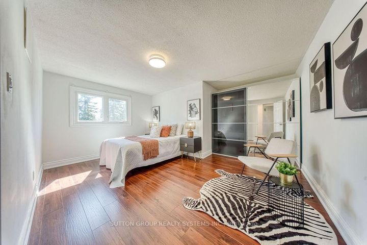 Photo 22 at 7205 Danton Promenade, Meadowvale, Mississauga