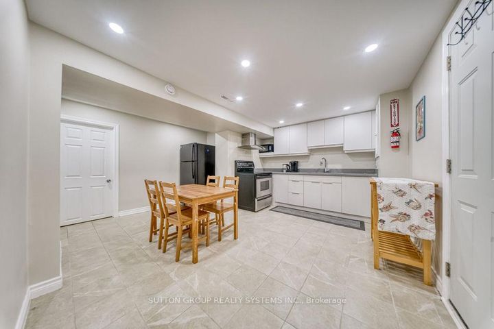 Photo 25 at 7205 Danton Promenade, Meadowvale, Mississauga